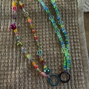beaded lanyard (READ CAPTION)